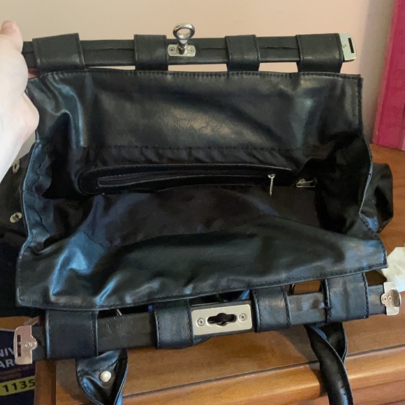 Black Ruffle Purse - Picture 4 of 6